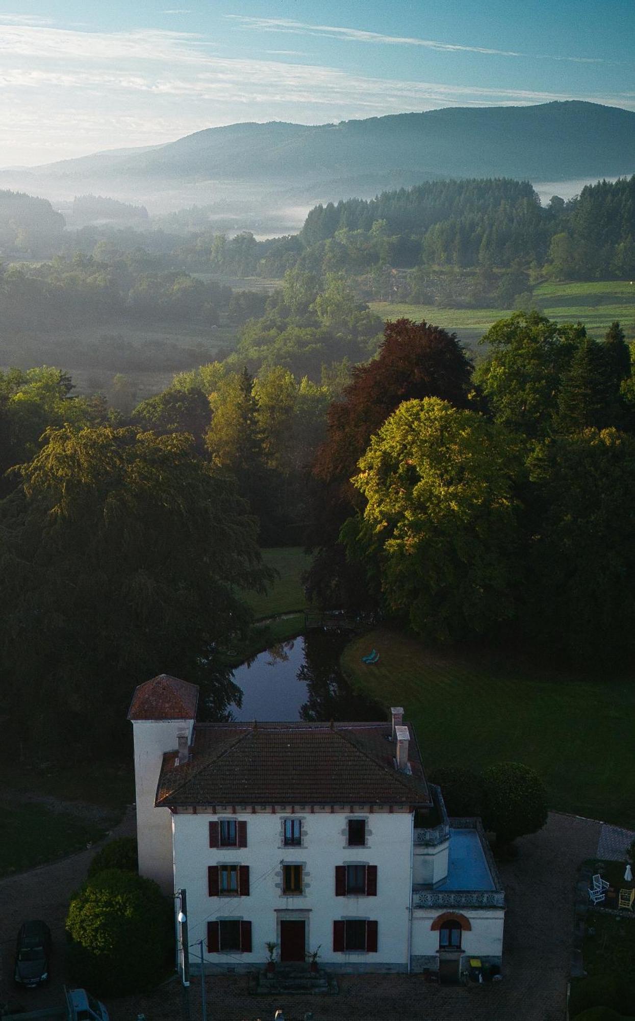 Domaine De Marchal - Chambres Et Table D'Hotes Celles-Sur-Durolle Luaran gambar